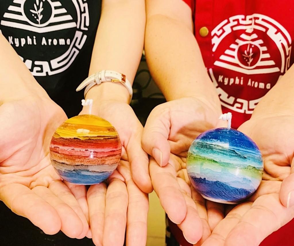 Gradient Planet Candle