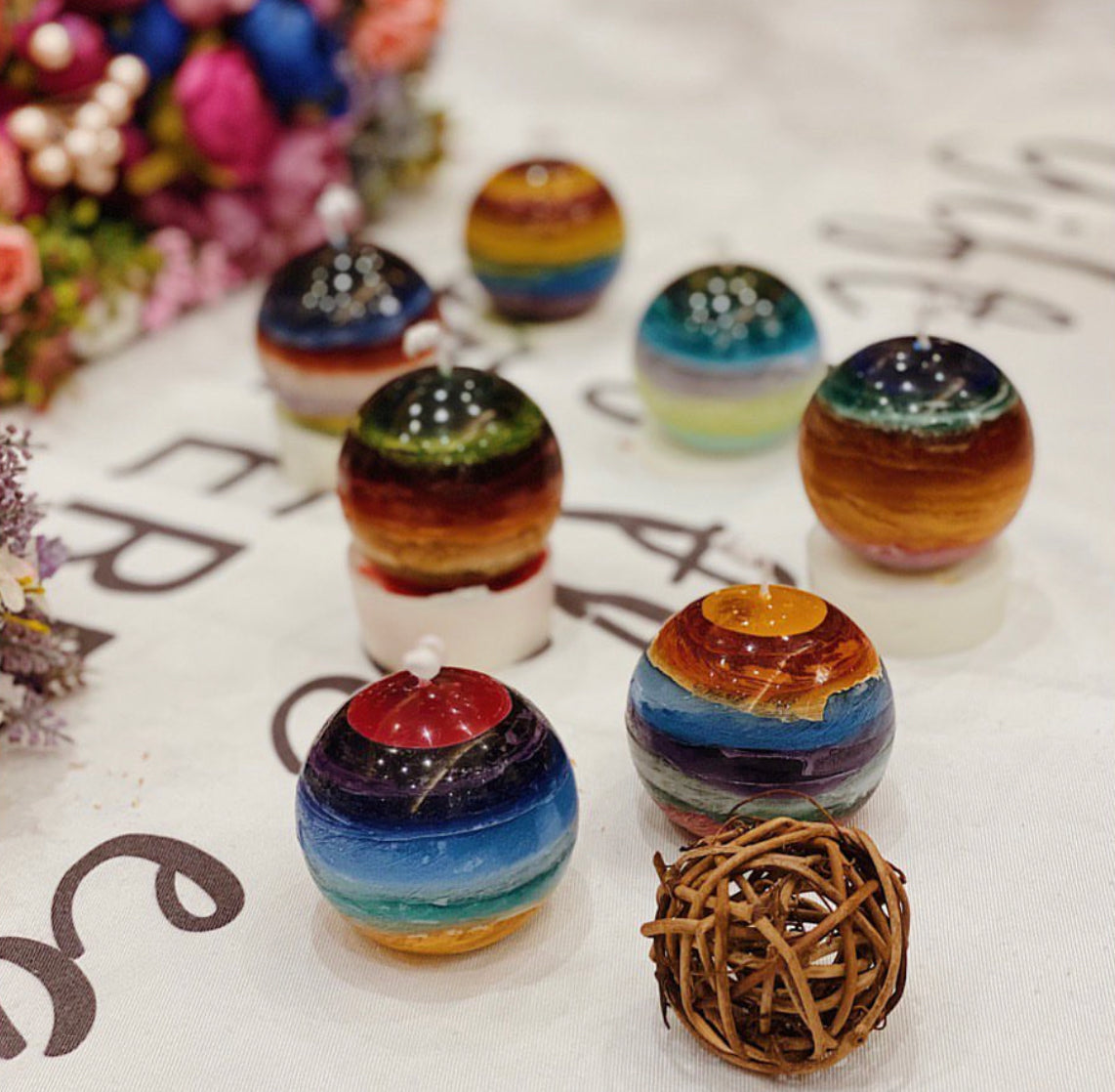 Gradient Planet Candle